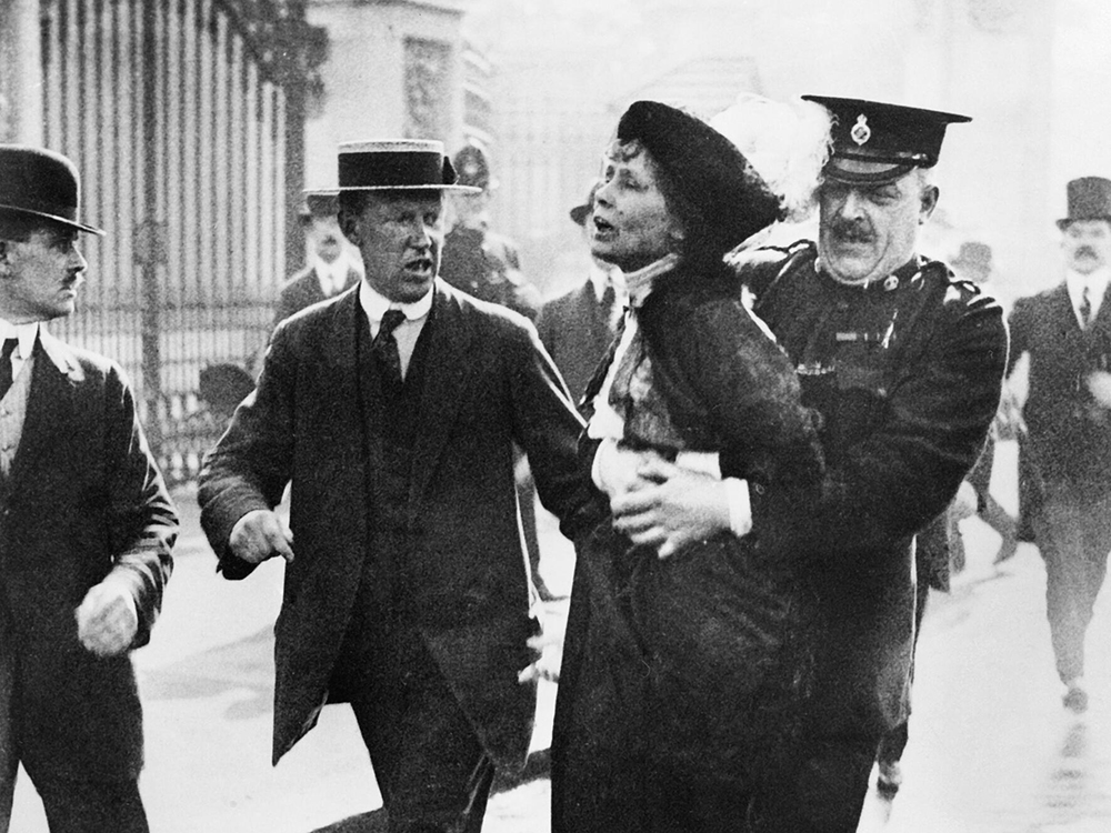 Emmeline Pankhurst arrestata davanti a Buckingham Palace, 1914
